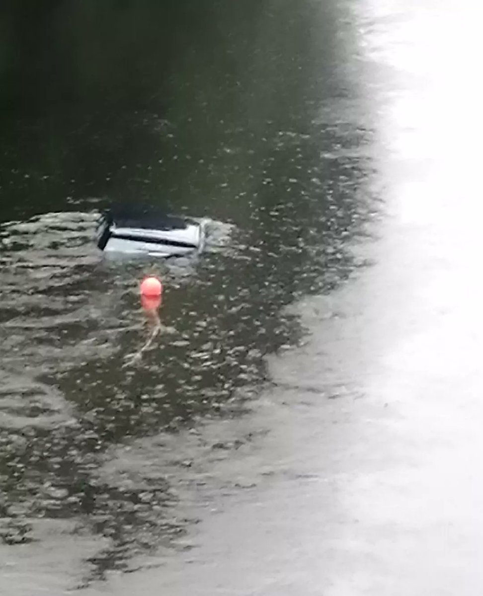 Remember folks.... Always use your handbrake and leave in gear if parking on a slope 😐
#Monmouth #Monmouthshire #wyevalley #deanwye #forestofdean #car #riverwye #river @monbeacon @badparking