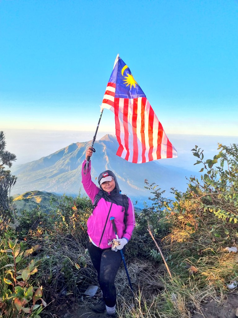 Selamat Hari Kebangsaan ke-66 🇲🇾

At times, we have this love-hate relationship, but I will always be proud to carry your flag everywhere. A proud Malaysian, forever and always.

Dirgahayu Malaysiaku. My motherland. Tanah tumpahnya darahku. ❤️

#TekadPerpaduanPenuhiHarapan