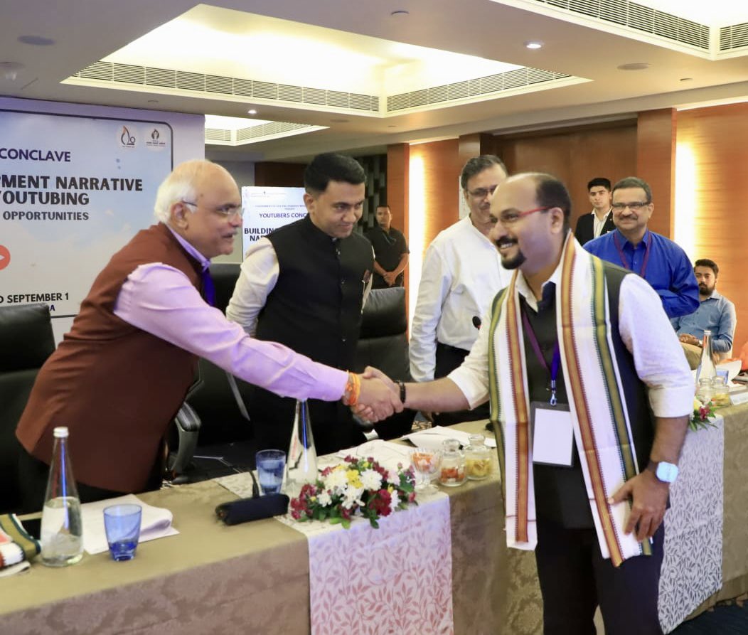 महाराष्ट्राच्या CM ना भेटण्याचा अद्याप योग आला नाही पण गोव्याचे CM भेटले, बुवा...!

<a href="/mieknathshinde/">Eknath Shinde - एकनाथ शिंदे</a> <a href="/DrSEShinde/">Dr Shrikant Lata Eknath Shinde</a> <a href="/samirgurav/">Samir Gurav</a> <a href="/BJP4Maharashtra/">भाजपा महाराष्ट्र</a>