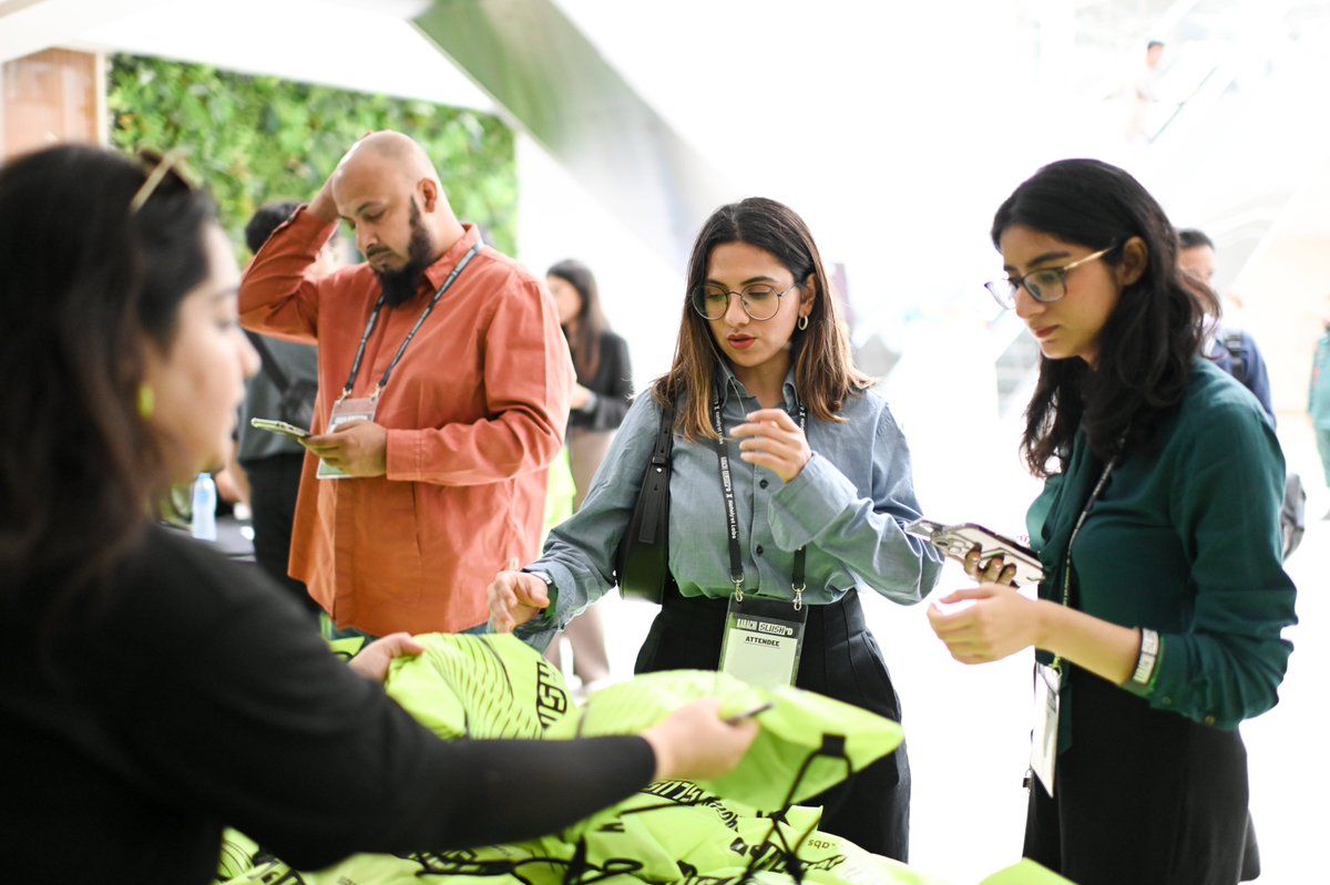 LabsKatalyst's tweet photo. Karachi Slush'D Roundup:

Swag
/swaɡ/

𝘯𝘰𝘶𝘯
1. A curtain or piece of fabric fastened so as to hang in a drooping curve.
2. The name given to the awesome merch at Katalyst Labs events.

#KatalystLabs #Karachislushd #getslushd #slushhq https://t.co/qQJXaxrJlJ