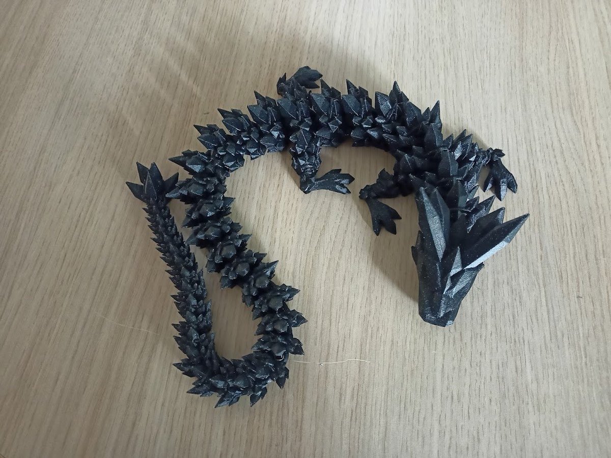 medvjed_store's tweet photo. Tenle se povedl. Noční verze krystalového draka pro @ian_dachs ;) A v pozadí je ocásek od lampičky. Tenhle filament mám vážně rád. Netiskne se z něj moc dobře, ale zase to sakra dobře vypadá! https://t.co/AhRPdEyyBf #MEDVJEDstore #MEDVJEDtiskne https://t.co/QPGxy8rboS