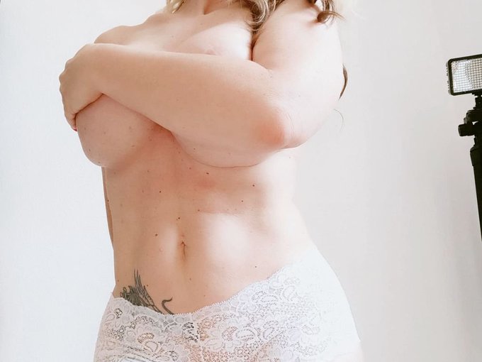 I'm online right now on skyprivate (live skype show). my private profile: https://t.co/x1fZUy0lFw Please<a href="/tag/camgirl"class="tags"><span>#camgirl</span></a>