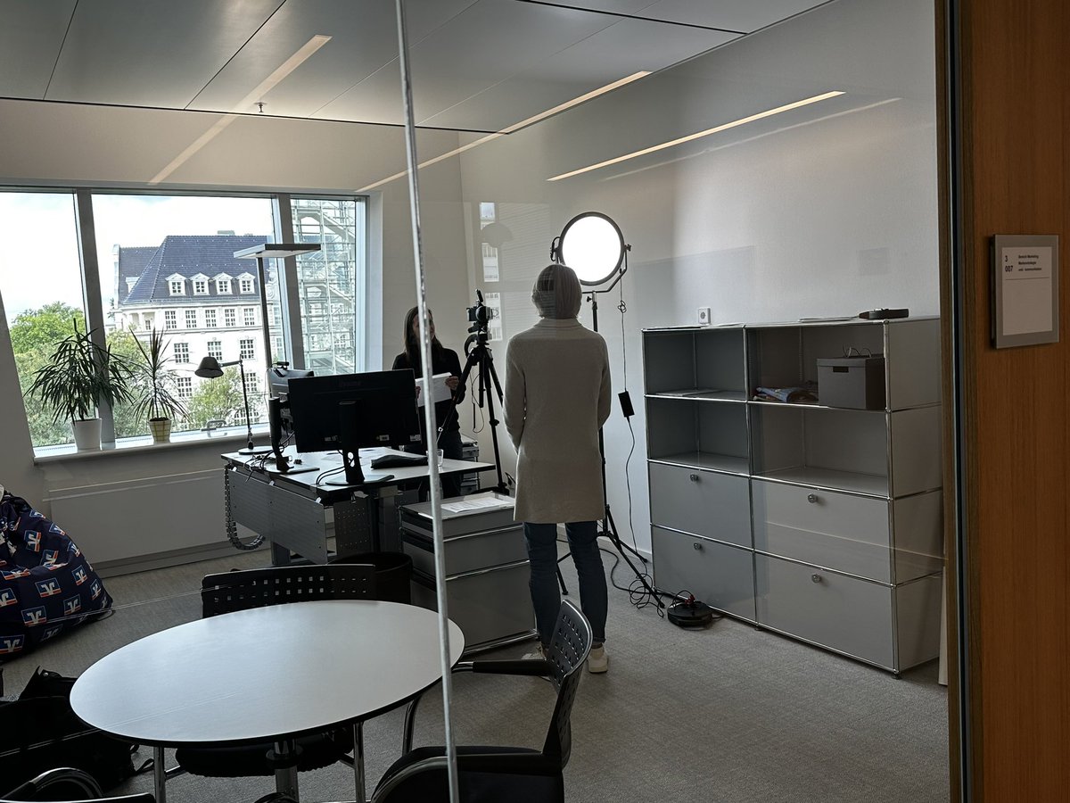 BVRPresse's tweet image. Was geht denn hier vor sich? Jemand eine Idee? #TeamBVR #DasIstLosImBVR