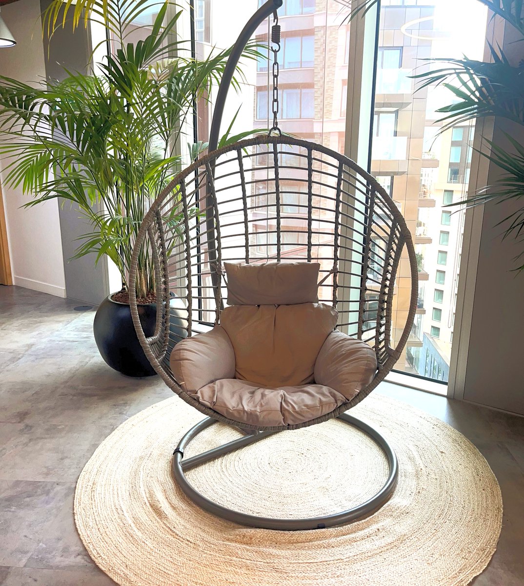 BEoffices's tweet photo. Being comfortable is key 🗝️. Our clients can enjoy this egg chair in the breakout space in Paddington ✨ .
#eggchairs #officespace #officedesign
https://t.co/3UK6txzVYo https://t.co/qOJSNiMDKe