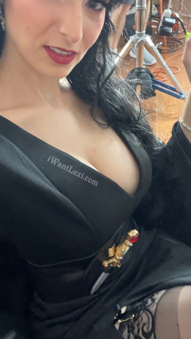 No one&rsquo;s ever bored here. https://t.co/yhHyKXAzzI https://t.co/tRD6qyMZUk<a href="/tag/sweaterpuppies"class="tags"><span>#sweaterpuppies</span></a>