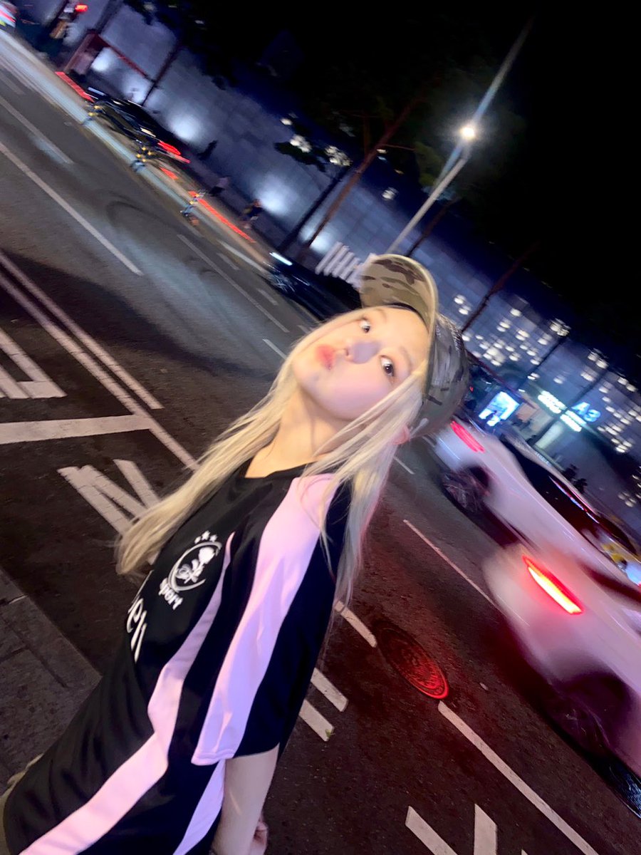 KISSOFLIFE_S2's tweet photo. [하늘🦋☁️] Hip neul 😎🤘

#KISSOFLIFE #키스오브라이프 #KIOF
#HANEUL #하늘 https://t.co/NeAmTcSBxx