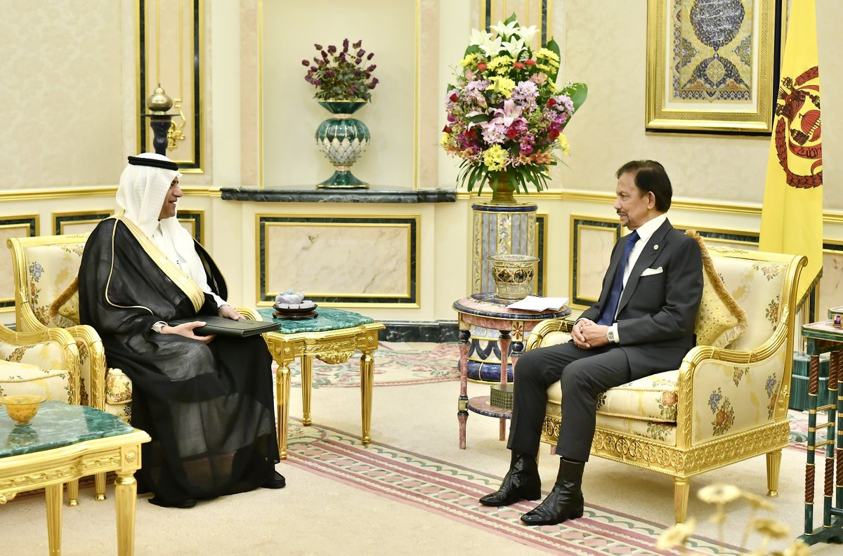 أستقبل جلالة السلطان الحاج حسن البلقية سلطان بروناي دار السلام اليوم سعادة الأستاذ عماد بن عبدالعزيز المهنا سفير خادم الحرمين الشريفين لدى بروناي دار السلام ، حيث ودع سعادته جلالة السلطان لانتهاء مهامه في بروناي دار السلام كسفير لخادم الحرمين الشريفين
  🇸🇦🇧🇳