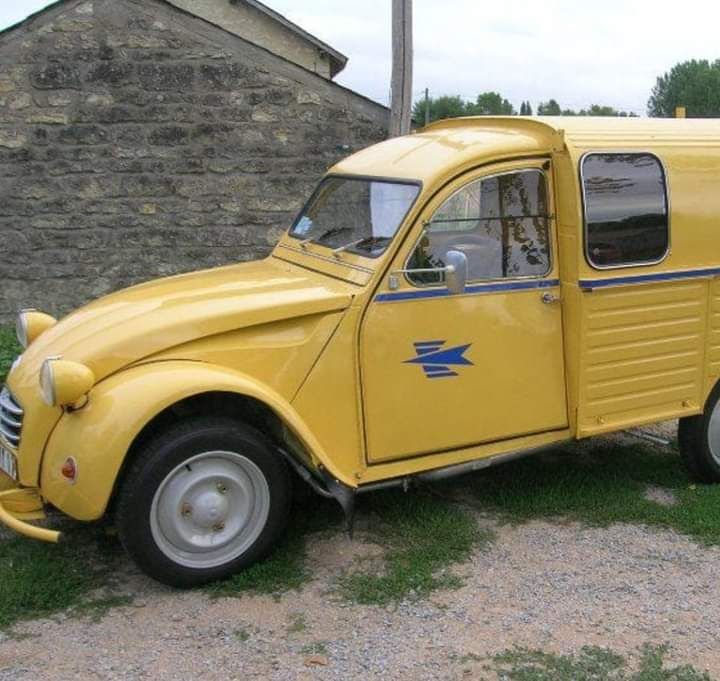 Quand le facteur avait le temps de boire un café.