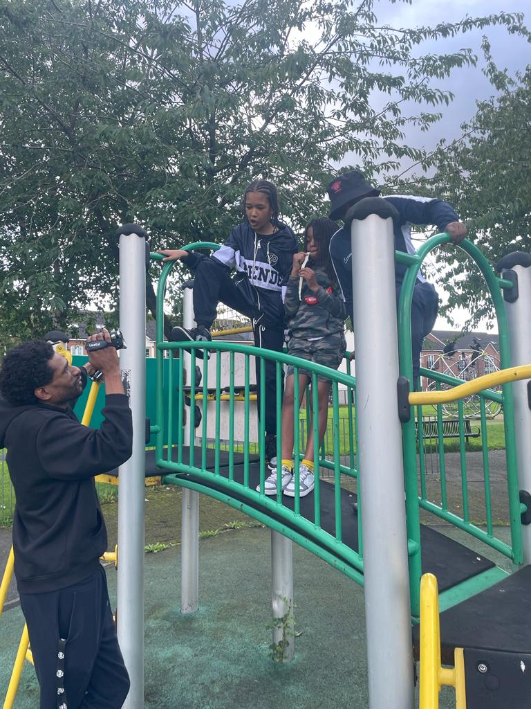 RekindleSchool's tweet photo. Day three of our Summer School: Community Reporting.
Using cameras to tell stories and learn about the places we play. ☺️ https://t.co/PKdhG3SB53