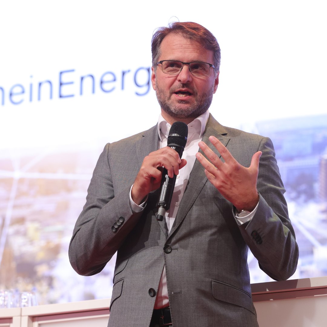 „Das Thema #Energie bewegt und die Zukunft der Energiebranche treibt alle in Politik und Wirtschaft um“, so Andreas Feicht. Und das machte auch Liste der Teilnehmenden deutlich: Rund 250 Gäste aus Köln, der Region und ganz Deutschland waren angereist. rheinenergie.com/de/unternehmen…