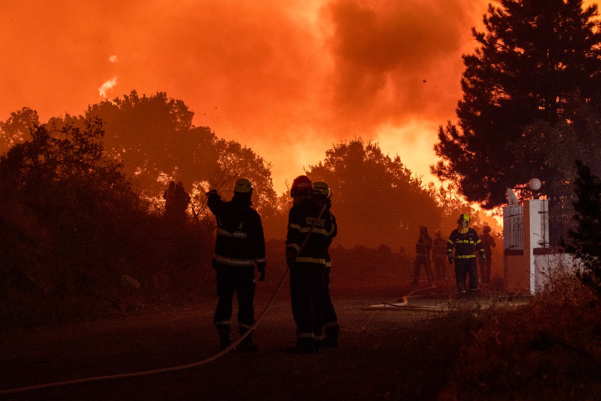 hasici_cr's tweet photo. Night full of drama with a happy end.
After an exhausting night we have saved the village Giannouli! Fire spread was extensive beyond believe. However we had luck on our side.👨🚒 #CZERT https://t.co/5ZGrH0o4Ax