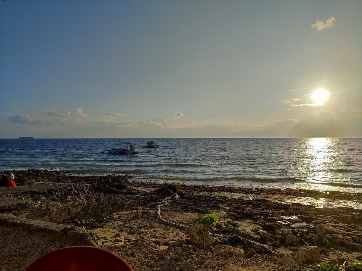 Loving #Moalboal so far!! Time for our first sunset in the #Philippines 🇵🇭
