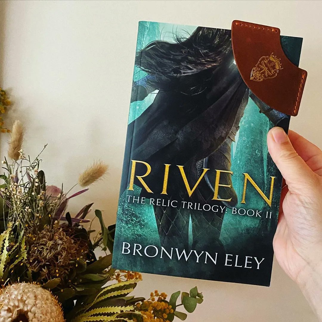 talempress's tweet photo. Forever obsessed with the tie-in leather bookmarks created for @bronwyneley's RELIC TRILOGY, captured in this gorgeous snap of RIVEN from @BookishBron 😍 https://t.co/xZsmKpSKRR