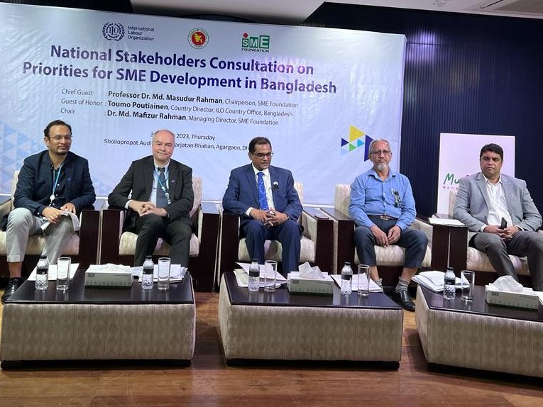 ilobangladesh's tweet photo. The ILO with #SMEFoundation kicked off a 3-day National Policy Dialogue on SME Development Priorities in 🇧🇩 today. key stakeholders will assessing SME challenges, strategic policy sequencing, and boosting institutional capabilities for effective management. 📊🚀#SMEDevelopment https://t.co/cYb07oDF6m