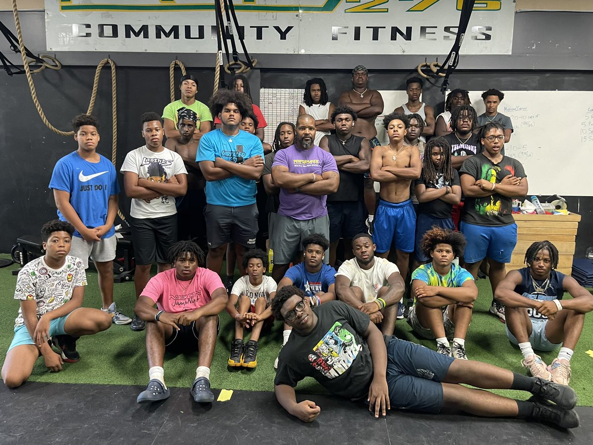 performance_276's tweet image. Yearly reminder: When the season starts and the only thing you’re good at is Fortnite and 2K. Don’t blame the coaches for your lack of playing time. #performance276 #speed #agility #strength #conditioning #neverbeoutworked #WeBuildChampions💪🏾 @Coach_Favero @MvWarriorSports