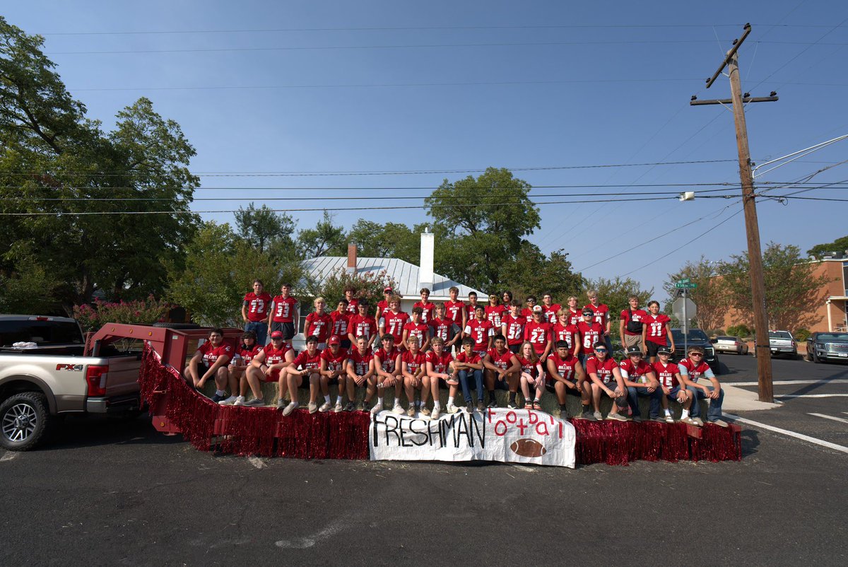 BillieFootball's tweet image. It’s game day at home for our sub varsity teams.

Freshmen White Team @ 4:00pm
Freshmen Red Team @ 5:30pm
JV @ 7:00pm

Come out and cheer on the Billies as we take on Canyon Lake! #WorkToWin @billiesports