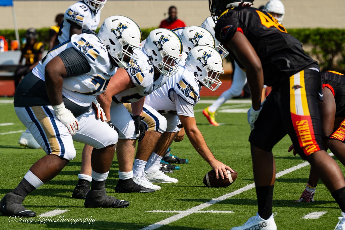 We're looking to add OL to the command. 21's, 22's and 23's contact us today! NO eligibility loss, local college classes (only 2=6 credits) and National exposure. Bet on YOU! @CoachMosesAD @InTheBoxCoach @CoachDerrickW @DuvalSports @rrichburg24 @ClayTodaySports