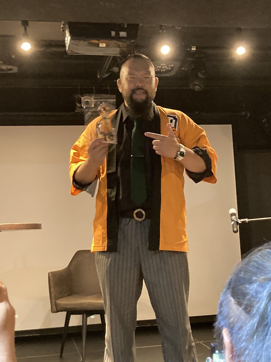 ichiyuuchin's tweet photo. 本日オーカーン様の秋葉原でのイベントへ。
https://t.co/lTOXN2mbak
#グレート・Ｏ・カーン #オーカーン様 #帝国民 #イベント 
夫婦で初参加！
めっちゃ嬉しくて泣いた。
めっちゃ緊張してサイン渡してくれる時顔上げれなかった。
なので旦那と反省会。トホホ
とても素敵な方でした。 https://t.co/wW787YhkjB