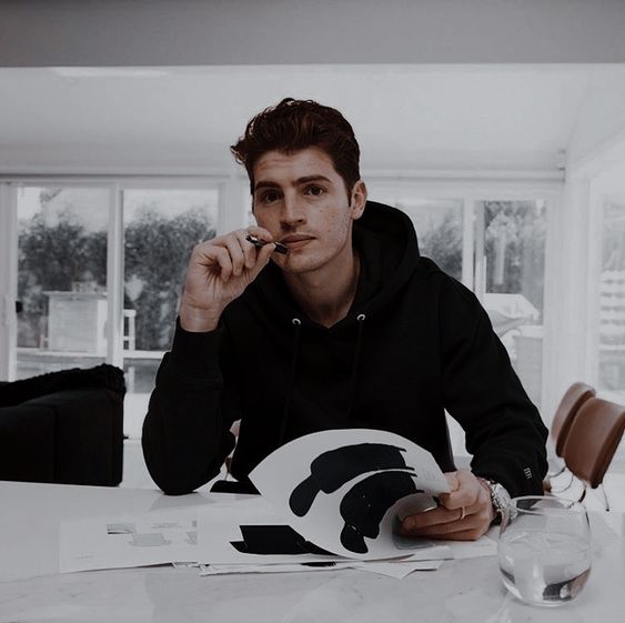 #NewPic

El Mikaelson mas educado llego