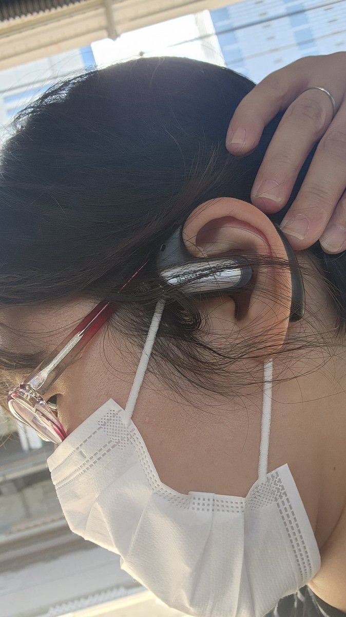 sgr_5125's tweet image. さて、唐突のMy new gear...

新しい骨伝導イヤホンのレビュー依頼をいただいたのでワイから初出ししてみる🎧 ⸝⋆
出社の時とかローラーなうとか皿洗いなうとか、色んなパターンで使用してるなうですｿﾞｲ (ง ˘ω˘ )งｿﾞｲ

#PR 
#oneodio #OpenRockPro #wirelessearbuds #openearbuds