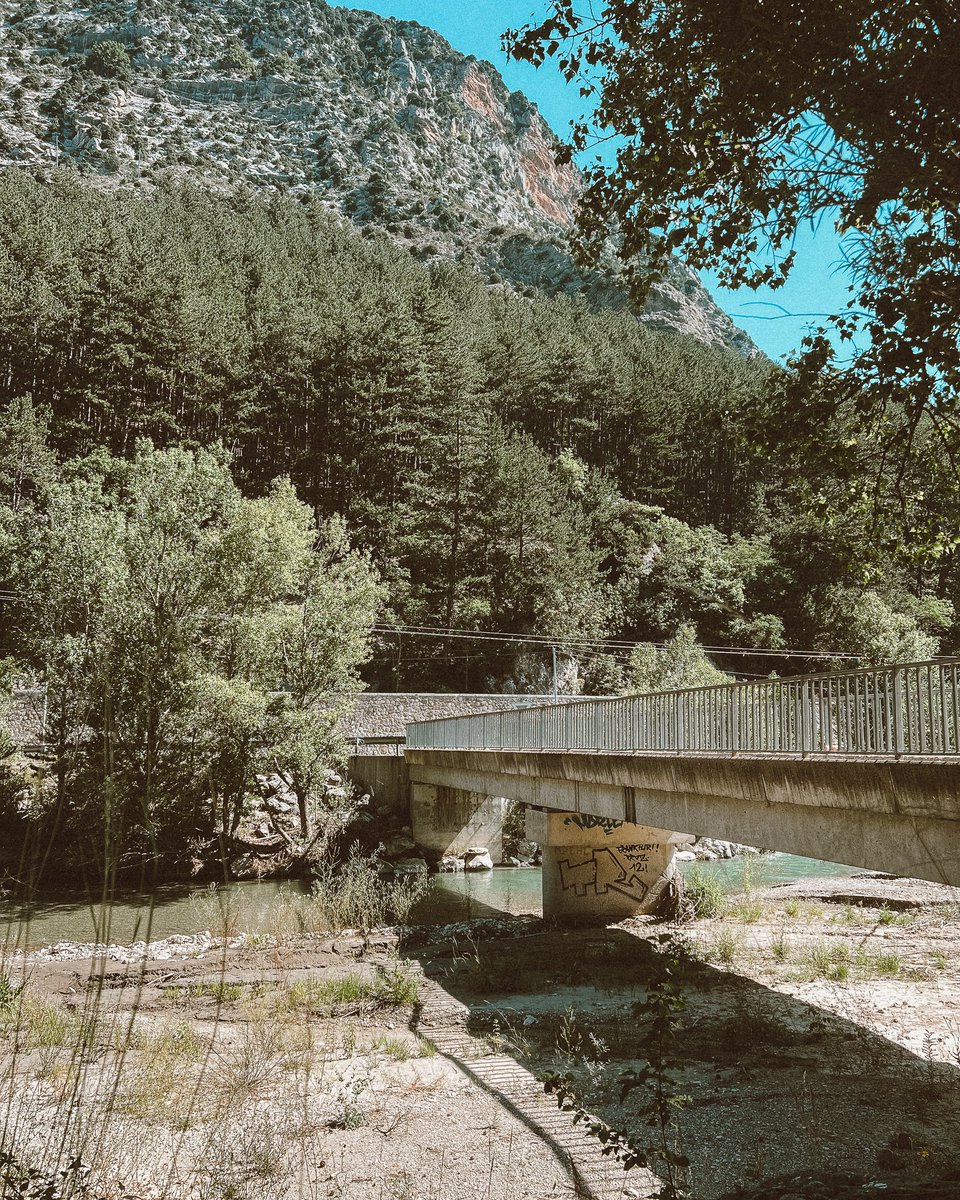 movingtheway's tweet photo. Along the Vallee de l´Asse.
.
#vanlifestyle #vanlifeing #campervanliving #vanlifediary #vanlifeadventuring #vanlifeislife #vanlifephotography #vanlifer #buslifeadventure #movingtheway #keepyourspiritmoving #vanlifefrance #minimalisttravel #river #bridge #valley #france https://t.co/o3p9uGMISi
