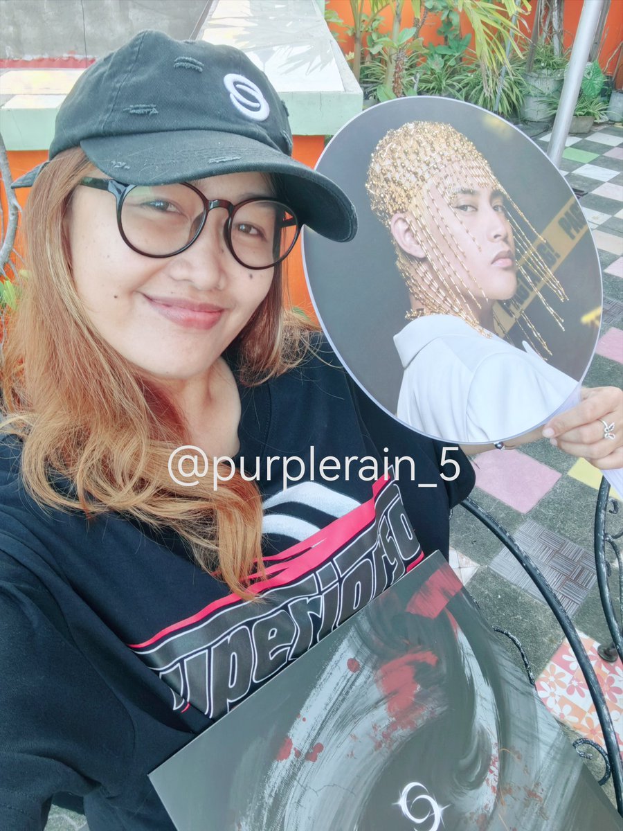 purplerain_5's tweet photo. @team_superiors @felipsuperior @SB19Official Block 1 - selfie with Felip and SB19 merch
#SupCup #GDM1 #TeamSuperiors
#FELIP #SB19_KEN #SB19 https://t.co/GSq2HOcYzL