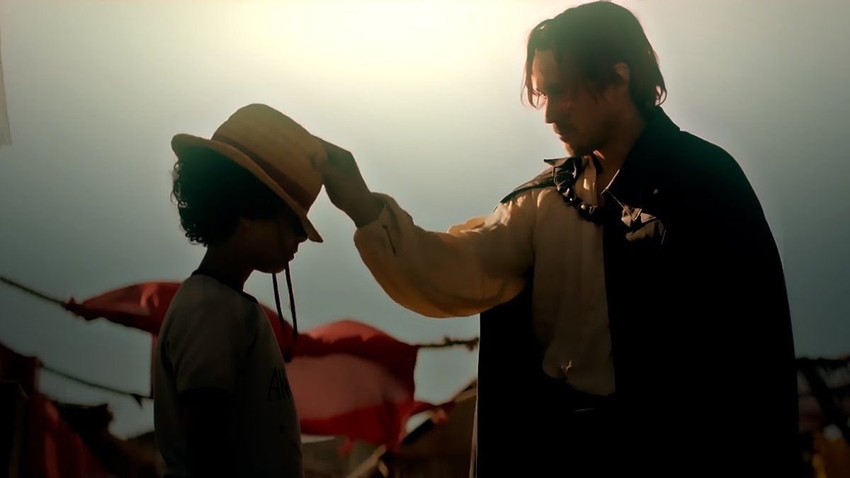 Shanks: Esto es lo más preciado que tengo. Significa mucho para mí. Quiero que te lo quedes.
La próxima vez puedes devolvérmelo. Pero sólo si eres un gran pirata.

Es nuestro trato.
Sé bueno, Luffy.

#OnePieceNetflix