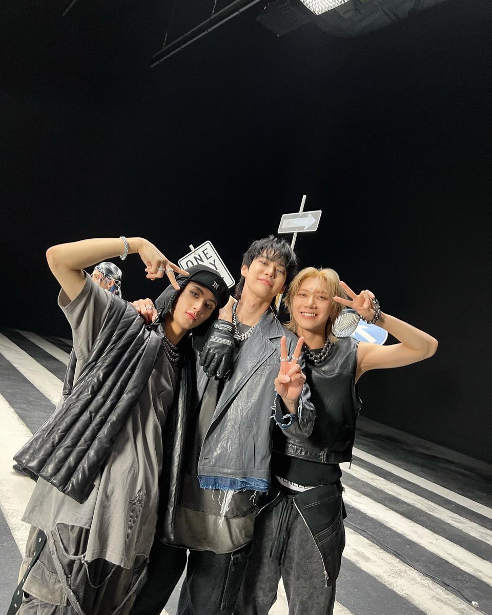 PxxxnPleng's tweet photo. แจก500 บาท1 คน สุ่มวันที่5กันยาค่ะ บนไว้ว่าขอรูปคู่แต่ได้รูปครอบครัวมาแต่ไม่เป็นไรค่ะก็มันฟินนิ มันมีความสุขมันนอนไม่ได้ความสุขมันจะล้นออกหูออกปากกกก555555555555555555555555 น่ารักว้อยยยยยยยน่ารักมากกกฮือ #doten https://t.co/5fscFxldi6