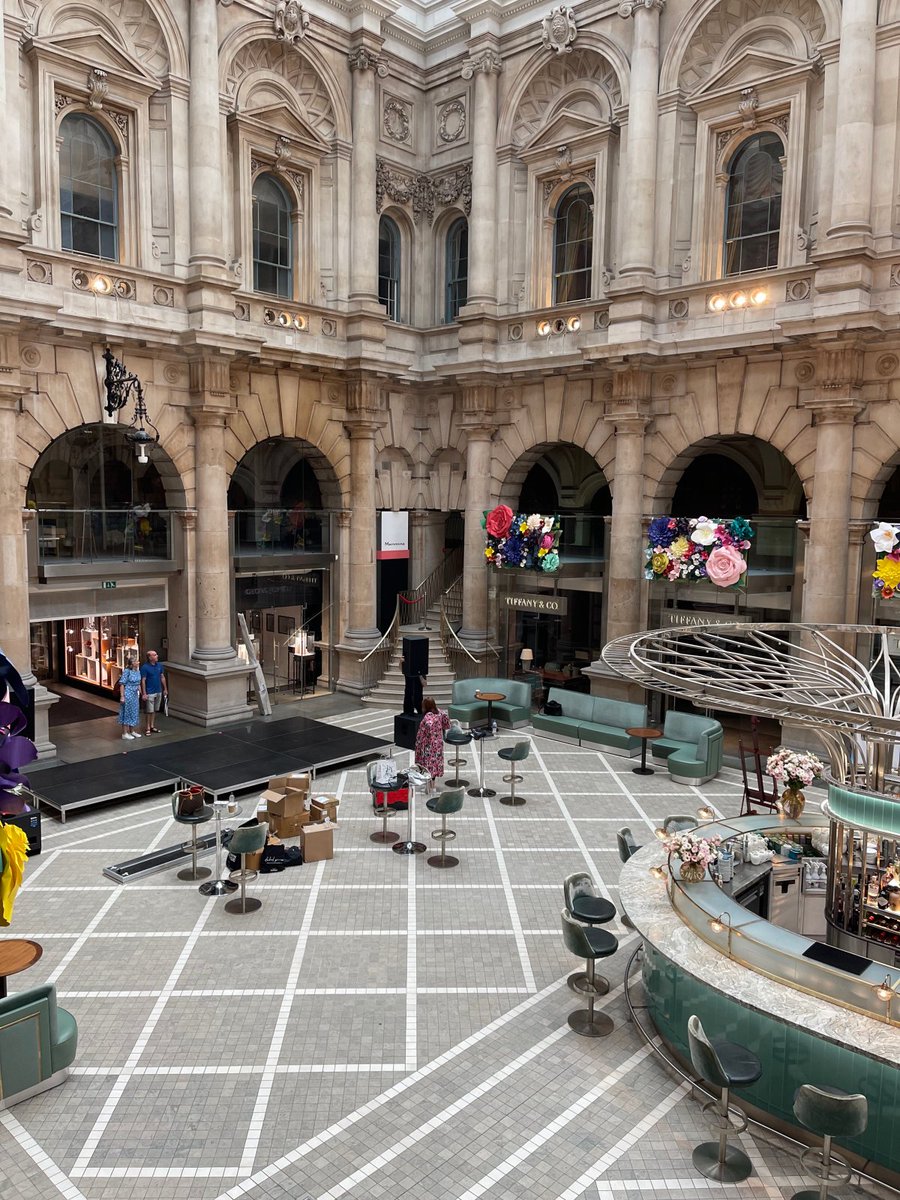 BTS of the Dubel Prize🎨 

Showing behind the scenes of the set up for the launch event to reveal the 12 emerging artists of the year. Gorgeous venue and lovely people helping make this vision a reality. 

#dubelprize #disruptevents #events #art #party