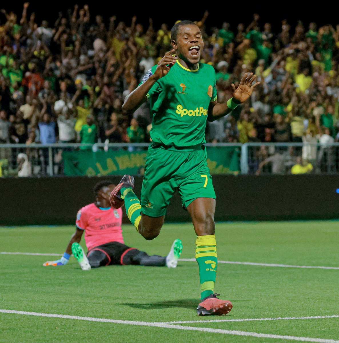 thisistemidayo's tweet photo. Since joining Young Africans SC, MAXI Nzengeli has participated in 6 competitive matches, netting 4 goals, including two consecutive braces. He has consistently maintained a performance rating of 9.5/10 and has been a crucial factor in Young Africans' victories. #YNGSC https://t.co/COVjIqkJkH