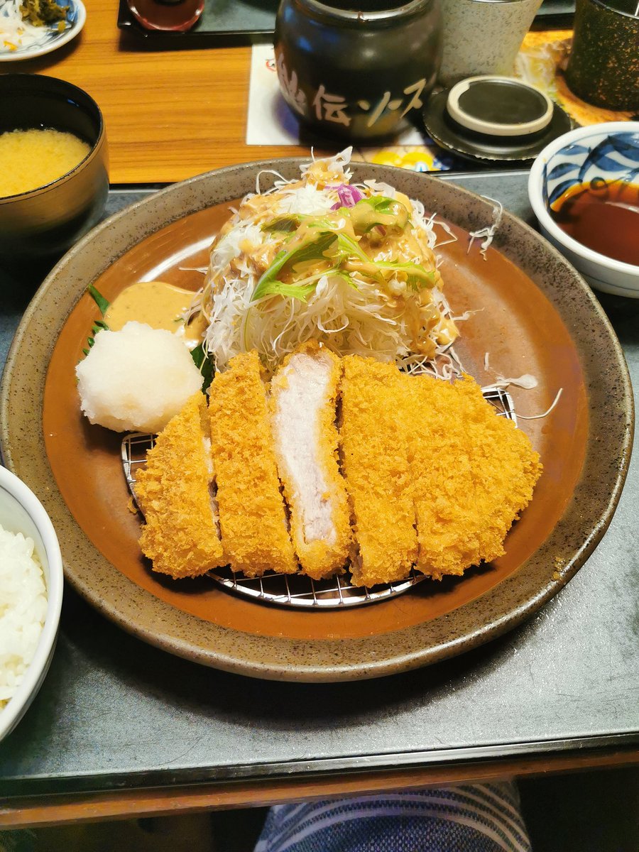 pieceoneball's tweet photo. 夜ご飯です🤟
#和風ロースかつ膳 🐖いただきます🤤 https://t.co/ZECgFEHIrI