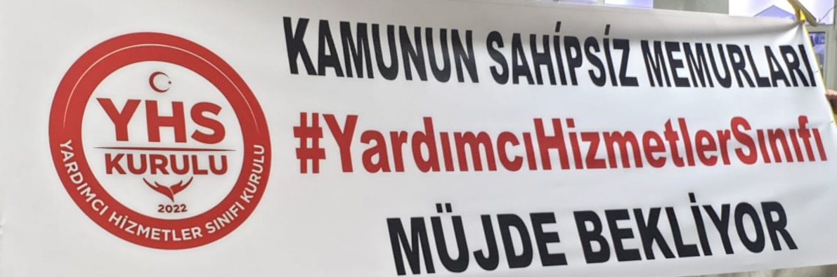 Mesut_Selcok's tweet photo. "Sabah ilk iş üniversite mıntıka yapıyorum  sonra kamyondan malzeme indiriyorum sonra ot tırmıklıyorum, Sonrada toplanan otları Traktör'e yüklüyorum ve ben  #YardımcıHizmetlerSınıfı tabi 
DEVLET MEMURUYUM" 
(alıntıdır.)
 Sn @RTErdogan @dbdevletbahceli @isikhanvedat @csgbakanligi https://t.co/40HOCNadrn