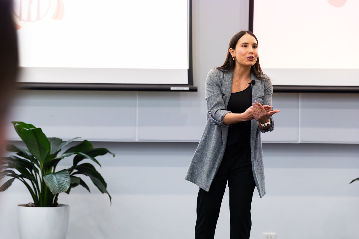 Congratulations to our 2023 3MT Winners 🎉 

🥇 Major Prize $4,000: Senada Meskin (Faculty of Arts and Design)

🥈 Runner-Up $2,000: Sara Chica-Latorre (Faculty of Health)

⭐ People's Choice Award $1,000: Sara Chica-Latorre

<a href="/UCGradResearch/">UC Graduate Research</a> #UniCBR