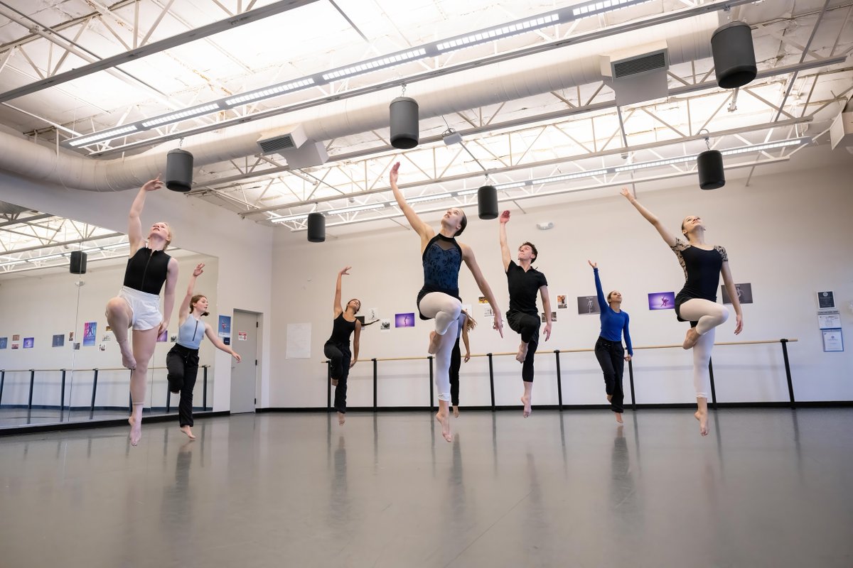 NAEducation's tweet image. Another hugely successful Juilliard summer comes to an end 🎶
These really are transformative learning experiences and we’re so proud to be working with Juilliard to deliver these workshops for Nord Anglia students 💙
#NordAngliaEducation #CreateYourFuture #NAExJuilliard