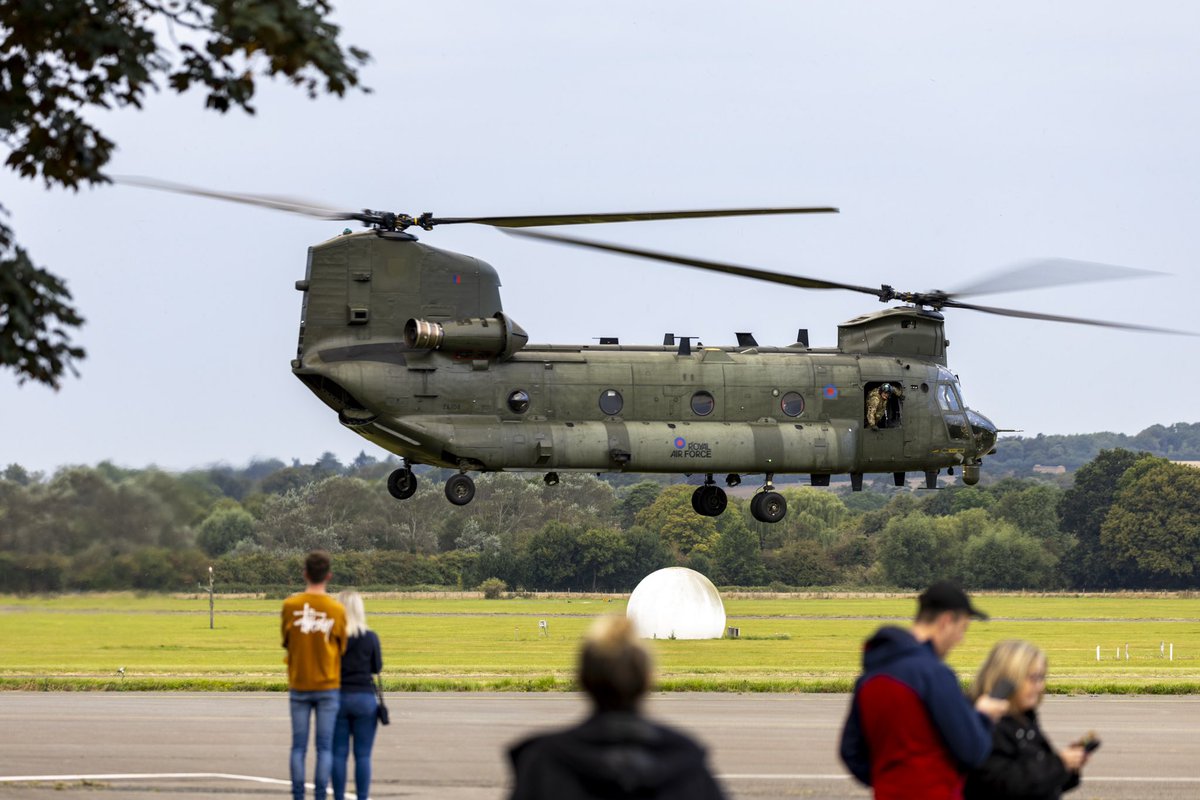 RAF Benson Families Day kicked off with service family and friends flying around on the Chinook’s and Puma’s based here. A strong start to a great day ahead!