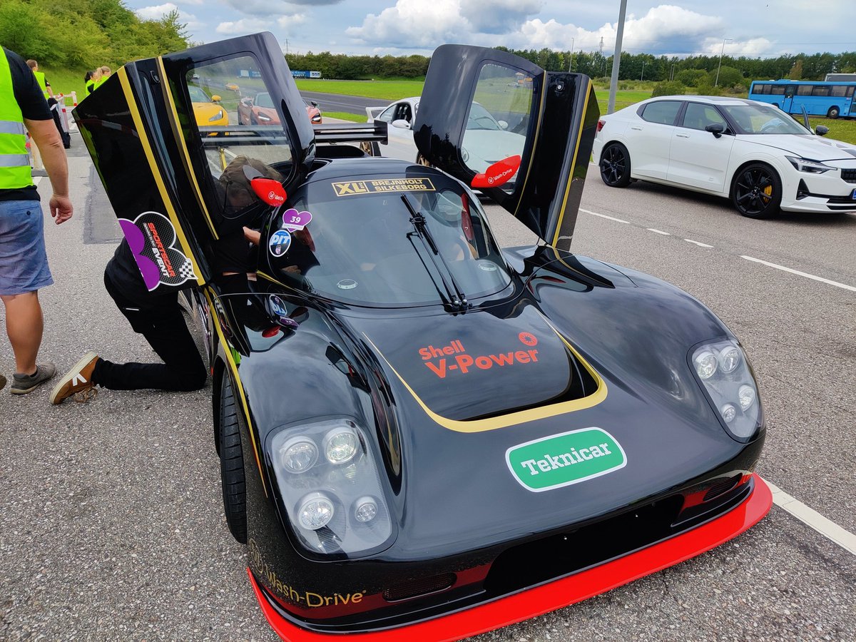 cr34t_'s tweet photo. Hvis du vil prøve nogle af Danmarks fedeste biler og samtidigt støtte @Bornecancerfond så kom til sportscar event søndag næste uge, den 10/9. Jeg var selv til det lukkede arrangement hvor jeg prøvede 6 forskellige biler og jeg kan klart foreslå den her Ultima Evolution Coupe. https://t.co/wFX5YHOsTi
