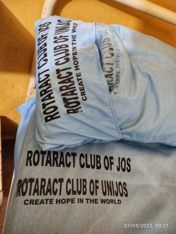 Rotaract9125NG's tweet image. Collaboration/Partnership is a key to achieving project goals!

On Wed., 5th July 2023, The Rotaract Club of UniJos  in partnership with The  Rotaract  Club Of Jos  carried out project - donation of bed sheets and toiletries to the University of Jos  Clinic!
#D9125
#CreateHope