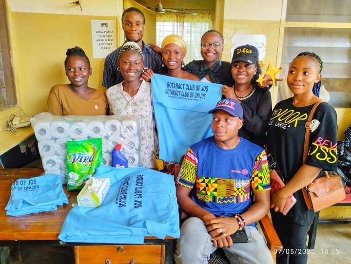 Rotaract9125NG's tweet image. Collaboration/Partnership is a key to achieving project goals!

On Wed., 5th July 2023, The Rotaract Club of UniJos  in partnership with The  Rotaract  Club Of Jos  carried out project - donation of bed sheets and toiletries to the University of Jos  Clinic!
#D9125
#CreateHope
