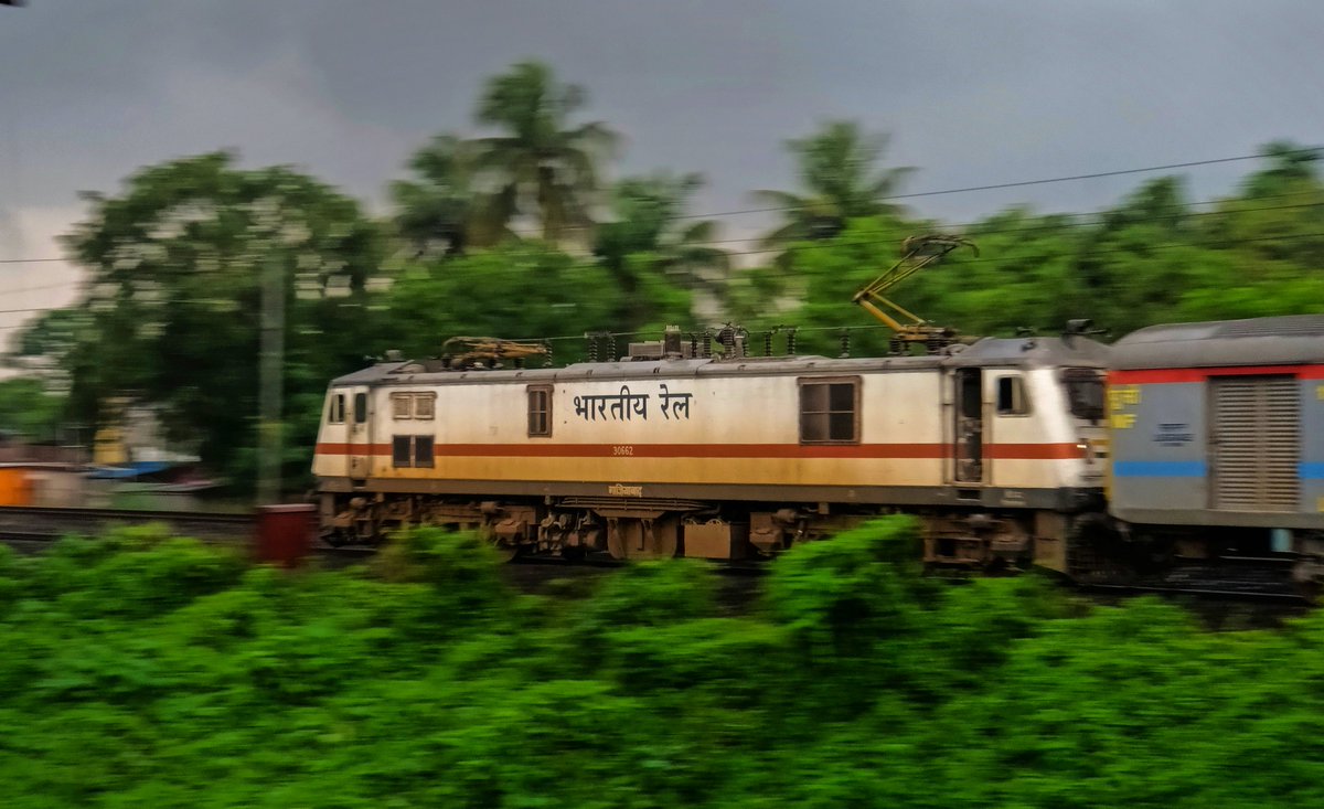 Aniket46_'s tweet photo. 20503 #Dibrugarh to #NewDelhi #RAJDHANI Exp (Via #Moranhat,#Lucknow) cruises towards #Kishanganj just before a #MonsoonShower !!
#NFRailEnthusiasts
@drm_tsk | @drm_apdj | @drm_kir | @RailNf | @RailwayNorthern | @RailMinIndia | @AshwiniVaishnaw
#Trending #Monsoon #Trains https://t.co/Gf9G61BdHA