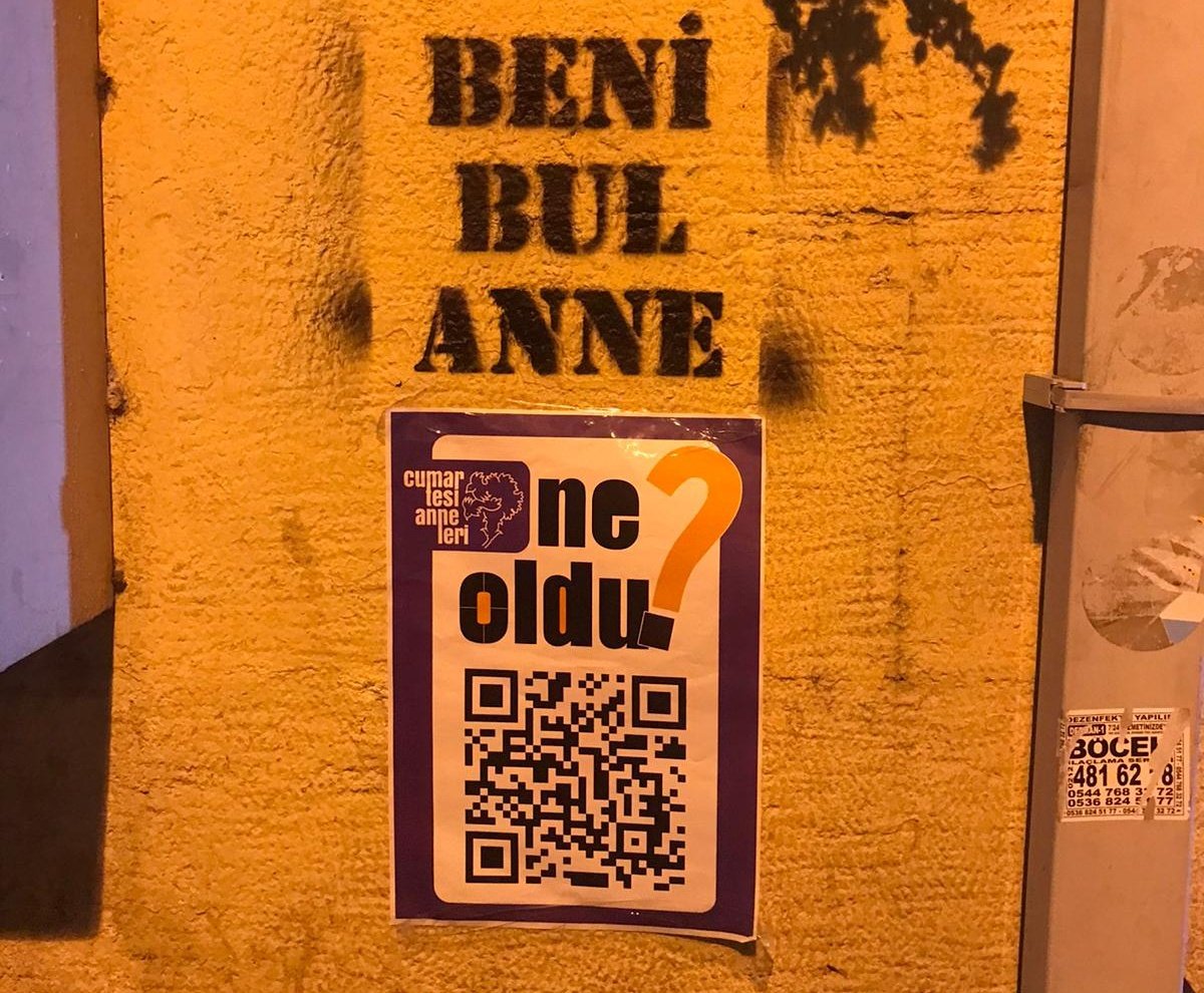 besnatosun's tweet photo. Cumartesi Anneleri/İnsanları’ndan QR kodlu protesto: Kayıplarımıza ne oldu?
#CumartesiAnneleri https://t.co/BuguAj4GaU