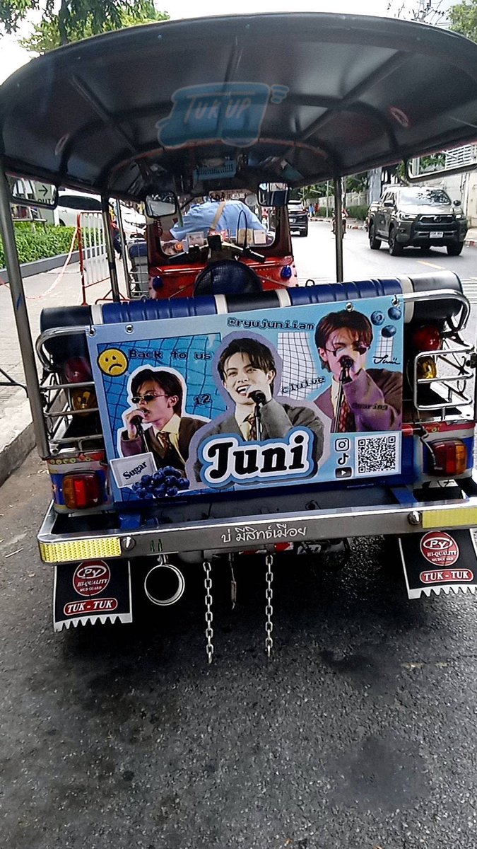 juni_thai2391's tweet photo. @tuk_up 様からトゥクトゥク出発のお写真と動画を頂きました🙇🇹🇭🤍

残りの写真と動画はリプ欄に繋げております！🌈

遂に日本万博、明日スタートとなっております！皆様ご一緒に日本からもクラルブで盛り上げて行きましょう〜🇹🇭🇯🇵🩵

ให้มีความสนุกสนาน 🔥

@ryujuniiam https://t.co/qKBDJsZeIf