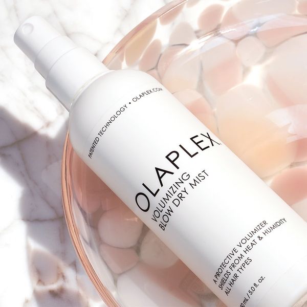 siscopel's tweet photo. Dale volumen a tu cabello con @olaplexes Volumizing Blow Dry Mist, el spray sin aclarado que mejora el secado de tu pelo mientras lo protege. 💨✨

#cuidadodelcabello #peluqueria #haircare #valencia #olaplex #hairstyle #hair #tendenciascabello https://t.co/D2kTmJKCFw