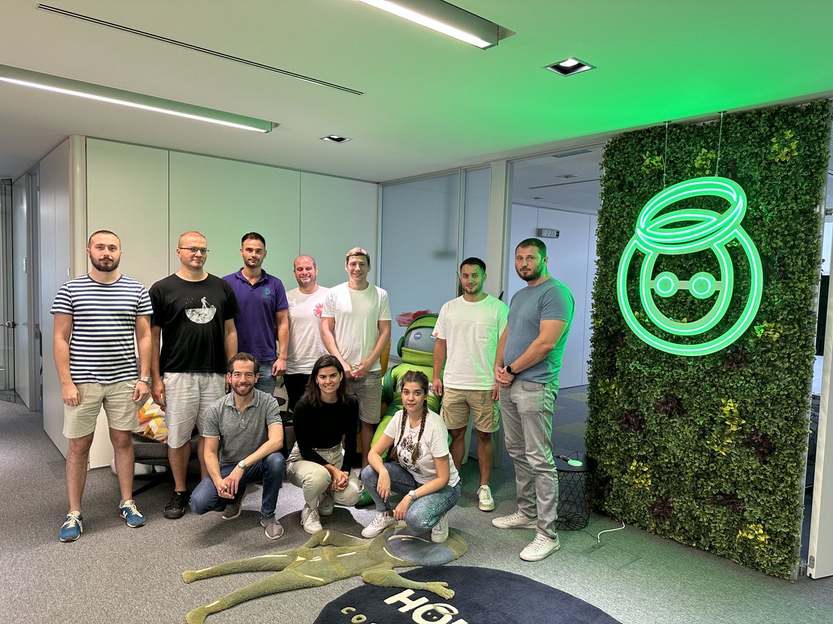 Movu_CH's tweet image. 🤝 We had the chance to meet our exceptional IT team this week, strengthen bonds, and initiate new projects.
Thank you to each team member for the warm welcome and insightful contributions.

🚀 Exciting collaborations are on the horizon! #Teamwork #Innovation #ITExcellence