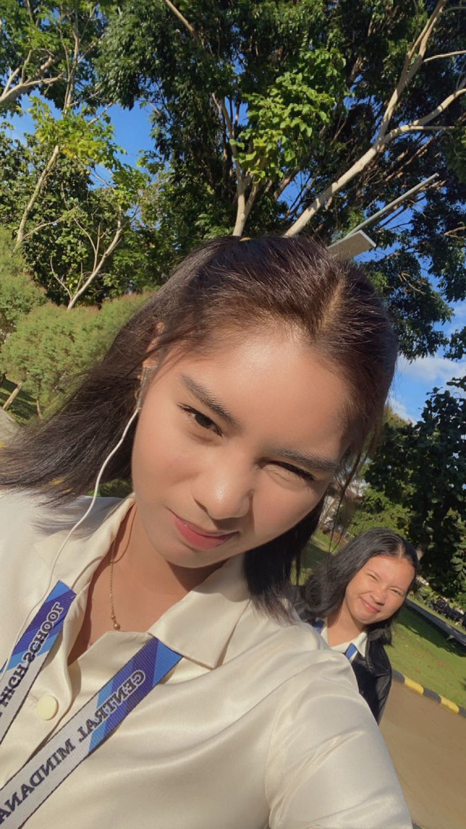 banannie030's tweet photo. Ang sarap ng vitamin D https://t.co/8kotJVANQW