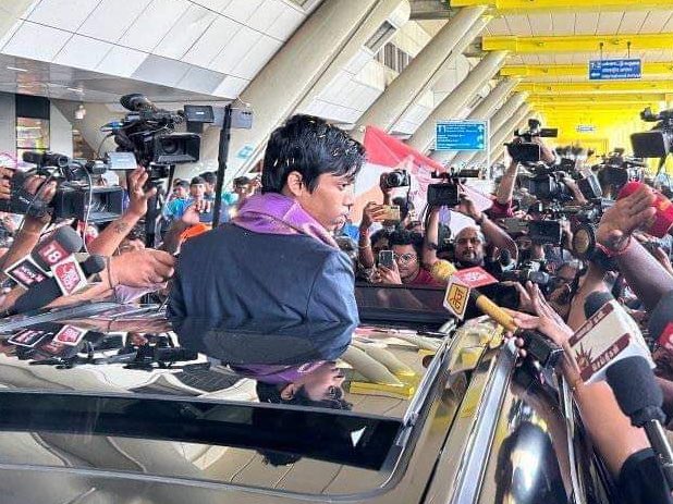 GothamChess's tweet image. Praggnanandhaa arrives back in India after his success at the Chess World Cup. 

Incredible. Chess is so huge now.