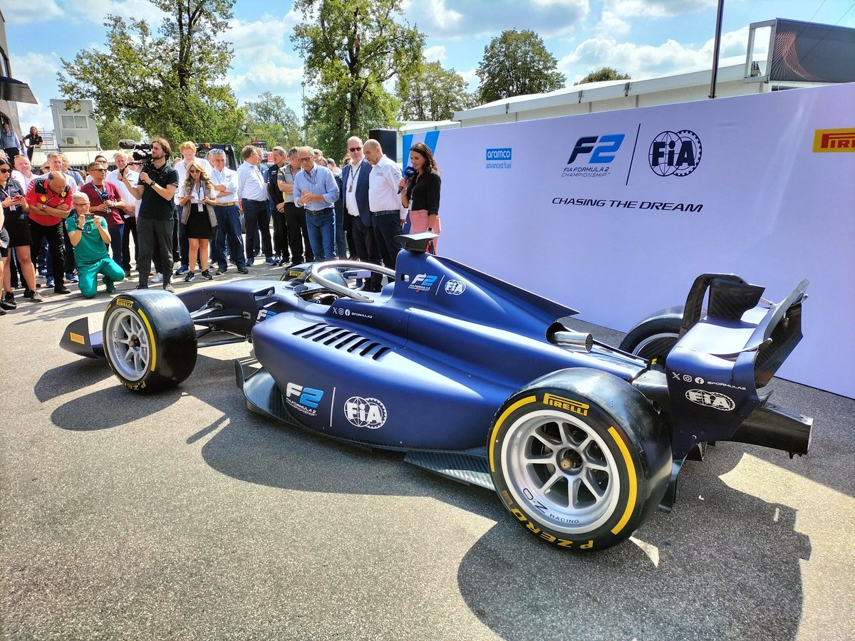 🚨 OFICIAL: La Fórmula 2 presenta el monoplaza para las temporadas 2024-2029.

Hasta ahora, todos los equipos han corrido con el Dallara F2 2018.

#F2 #ItalianGP 🇮🇹