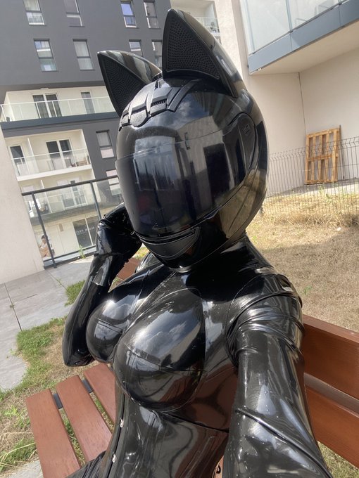 Would you mind me being your neighbour? https://t.co/uqaSdOR9iv