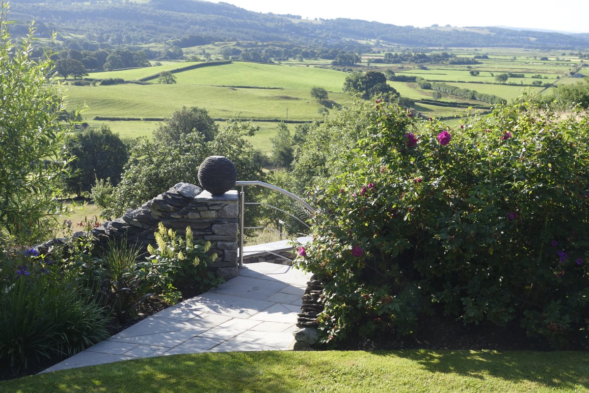 Yikes it's September where does the time go-open Sat 2nd Sept the lovely MIDDLE BLAKE BANK, #kendal Can we just say it's gorgeous so why not go? Teas &amp; dogs welcome findagarden.ngs.org.uk/garden/31498/m… #cumbria or check link in IG