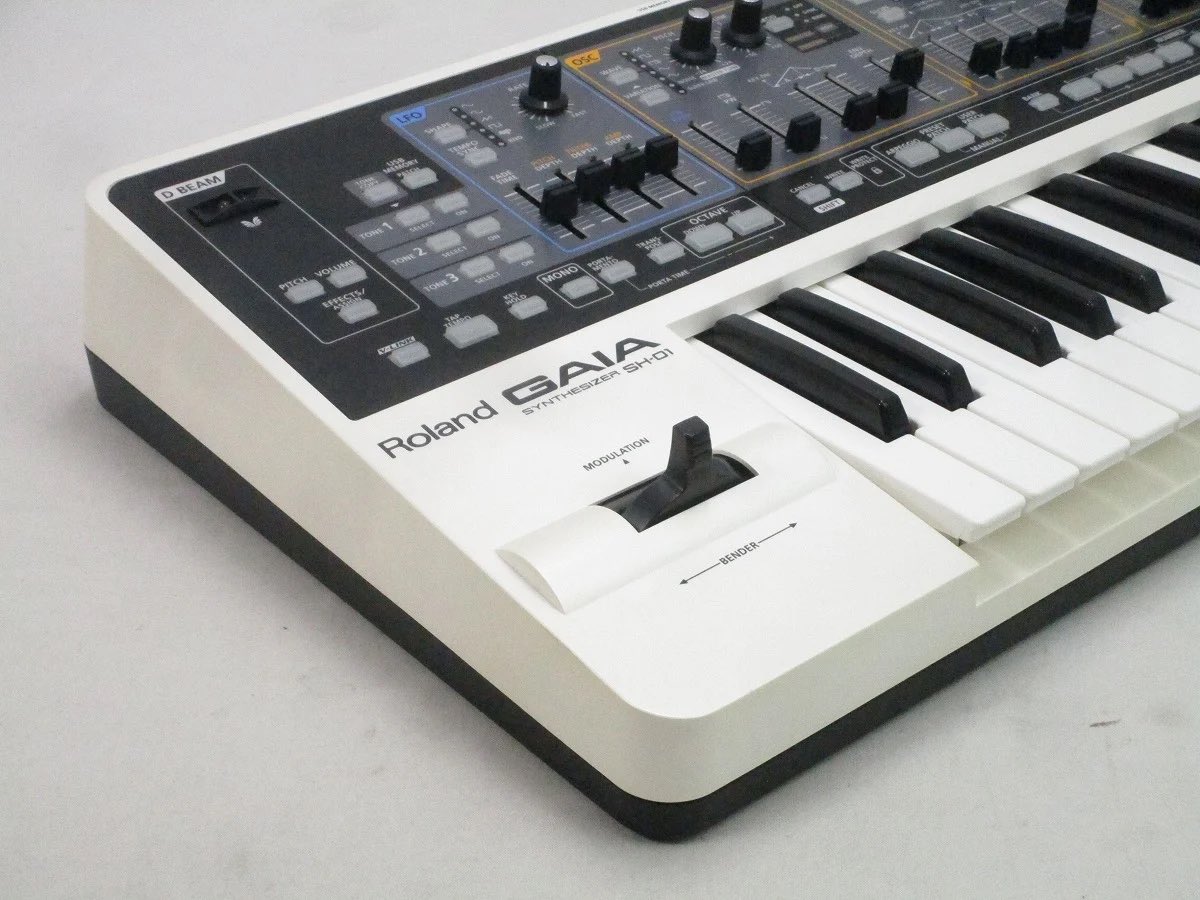 ishibashi_yoko's tweet photo. 【中古】Roland / SH-01 / GAIA 

アナログモデリングシンセ。
底面のスリキズと筐体の若干の変色は有りますが、クリーニングなど調整済み。キャリングケースの表面生地にハガレが有ります。

https://t.co/RN2xnEqIwy

#キーボードマート
#シンセ
#roland
#sh01 https://t.co/GLAM1JCeJa