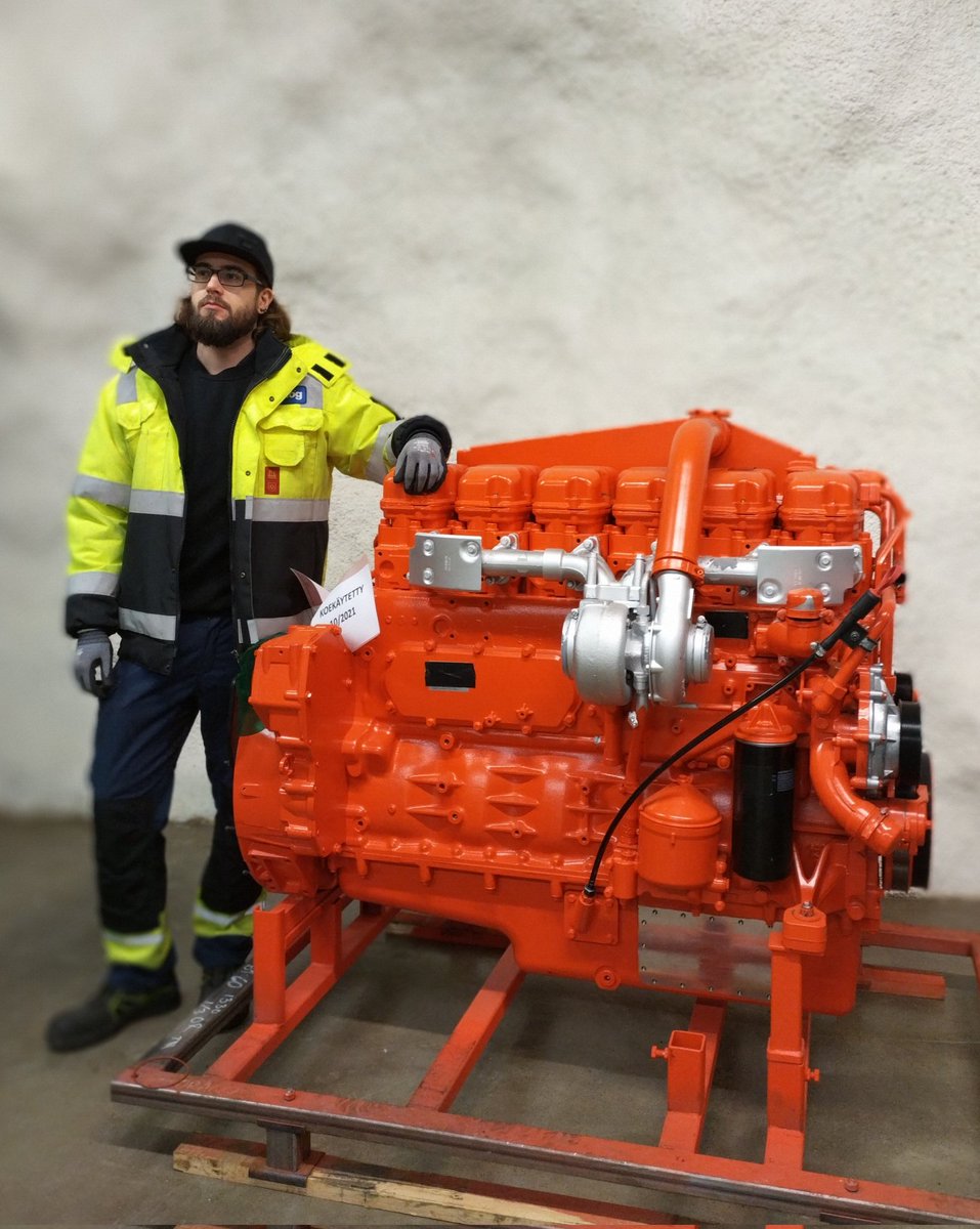 pvlogl's tweet photo. Some-sarja #Varastojenkätköistä esittelee PV:n varastointia ja valmiutta. Sarjassa esitellään varastoissa olevaa materiaalia. PV:n ja #Millog ammattilaiset kertovat materiaalin varastointiin liittyvistä vaatimuksista ja toimitusketjuista.
Arvaa, mikä moottori on kuvassa? #pvlogl https://t.co/yirVFajCSo